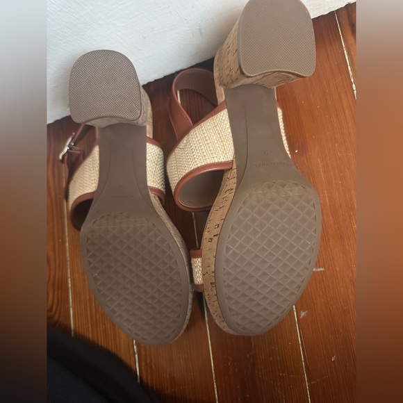 AEROSOLES NWOB “Camera Platform Heeled Sandals” Sz 9 - Picture 4 of 13